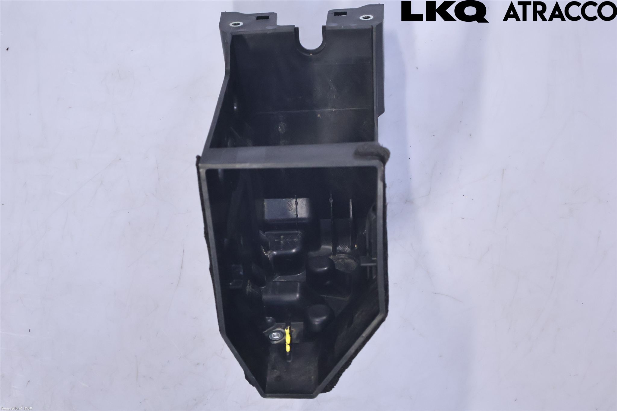 Volvo V60 CROSS COUNTRY 19- Batterikasse - Feste - Holder