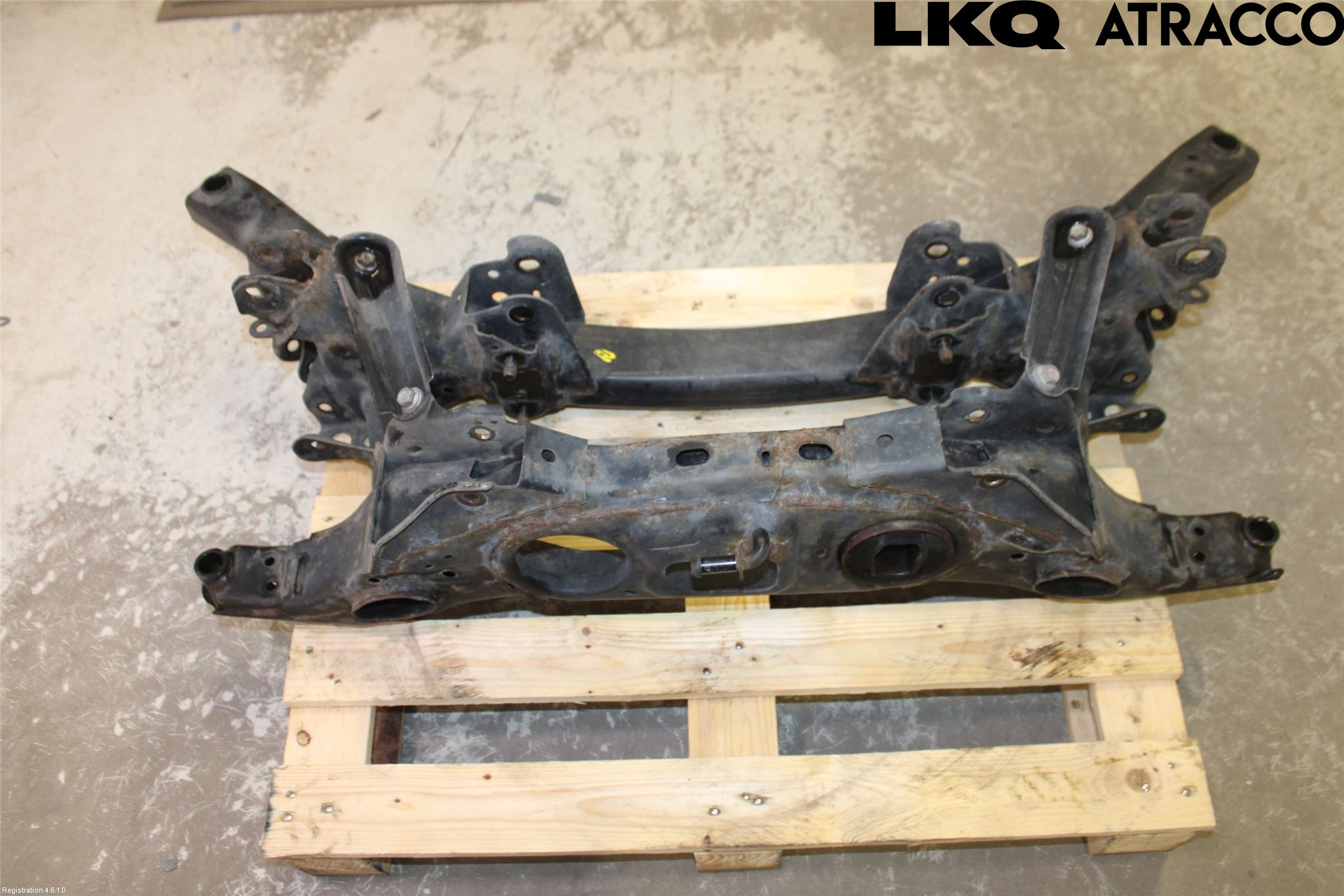 Toyota RAV4 13-18 Bakaksel Feste Travers-Ramme
