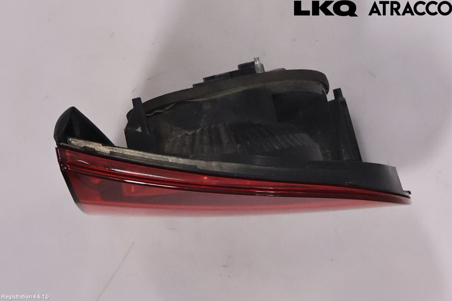 Volkswagen VW GOLF VI 09-13 Baklykt Venstre  På Luke(Indre