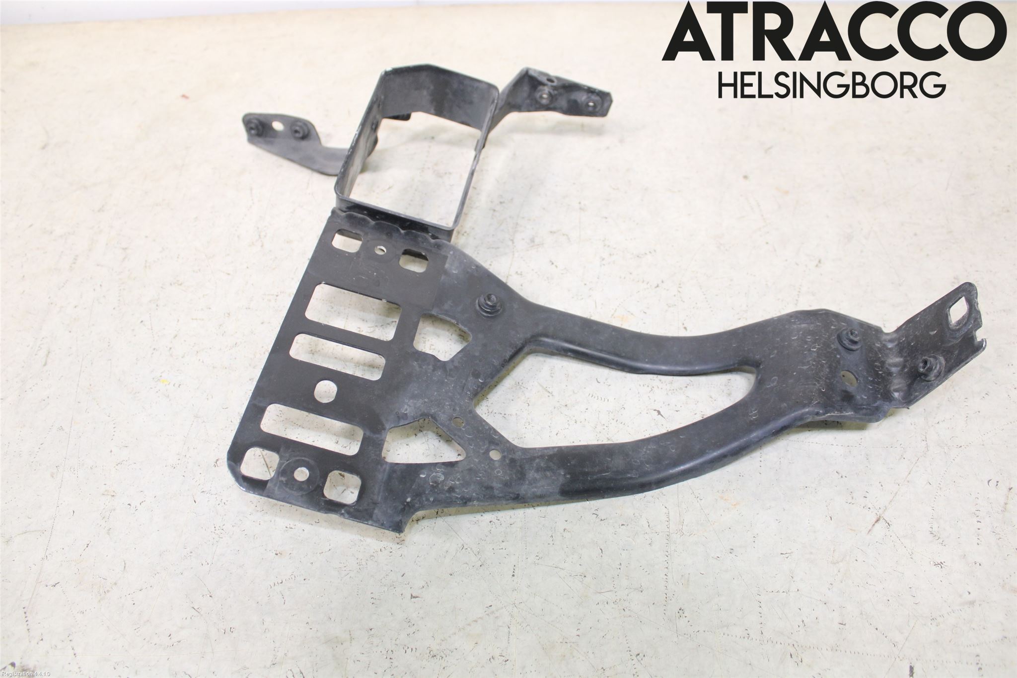 BMW 5 E60/61 Sed/Tou 02-10 Frontlykt Holder-Feste