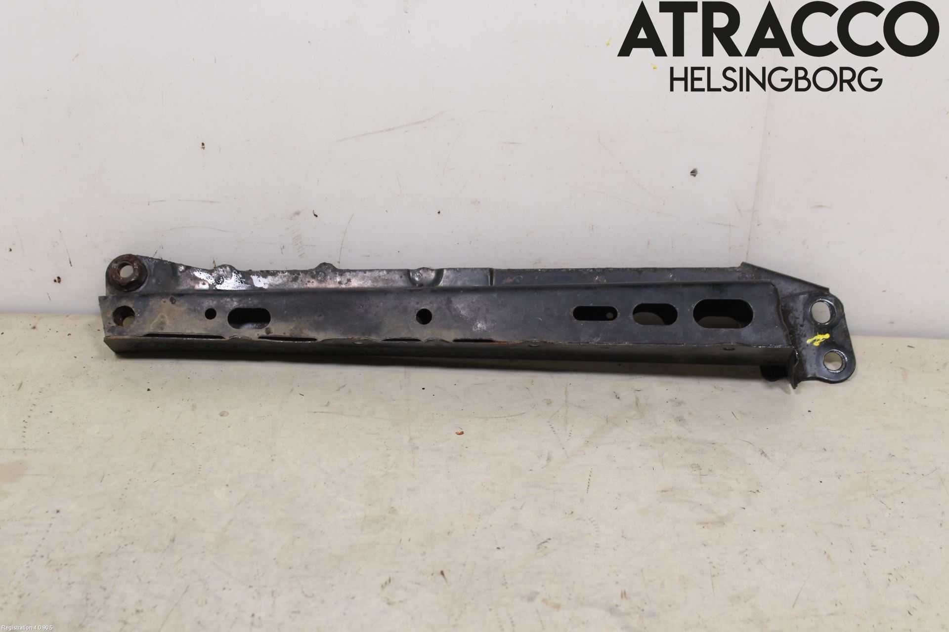 Toyota AURIS 13-19 Motorbjelke (Langs Gående )