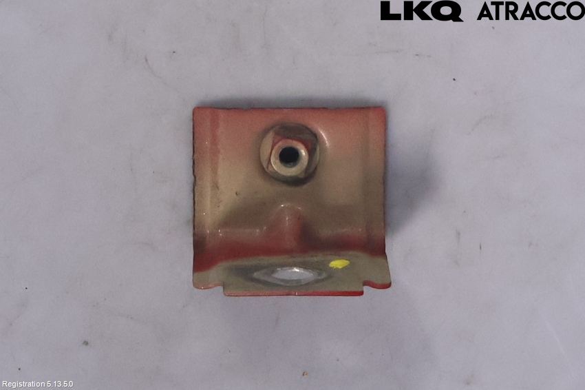 Volkswagen VW PASSAT 15-19 Frontskjermfeste Venstre