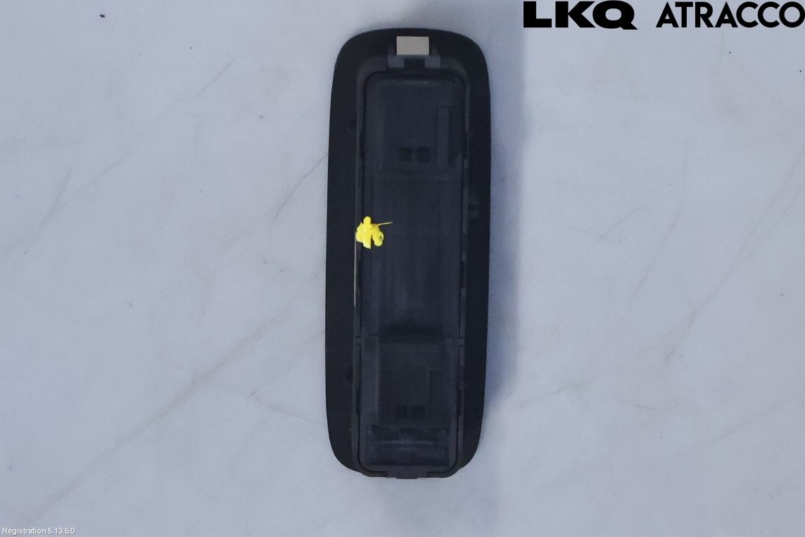 Volvo XC40/RECHARGE 18- Strömställare Dragkrok