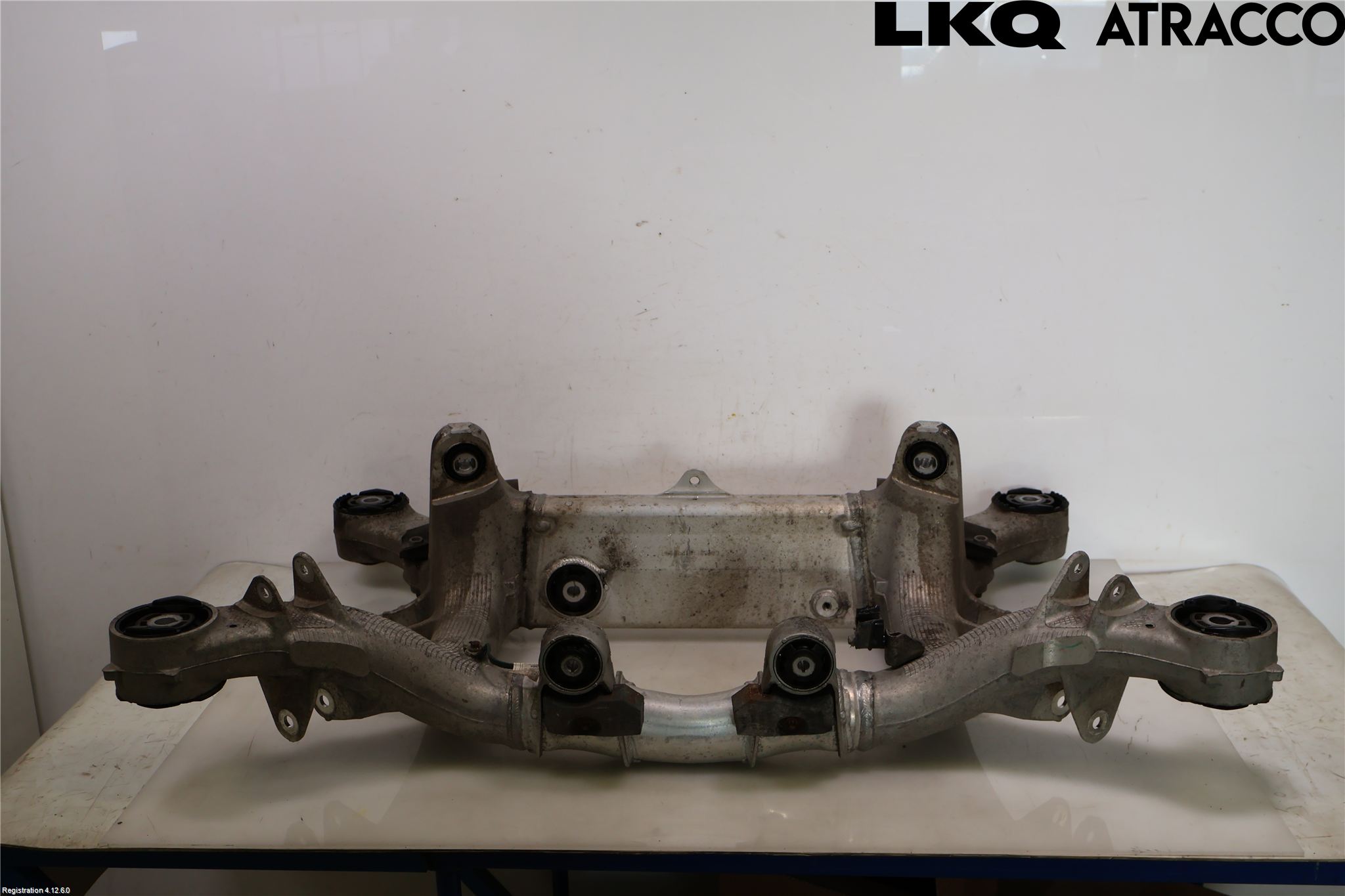 BMW 5 G30/G31/F90 17-23 Bakaksel Feste Travers-Ramme