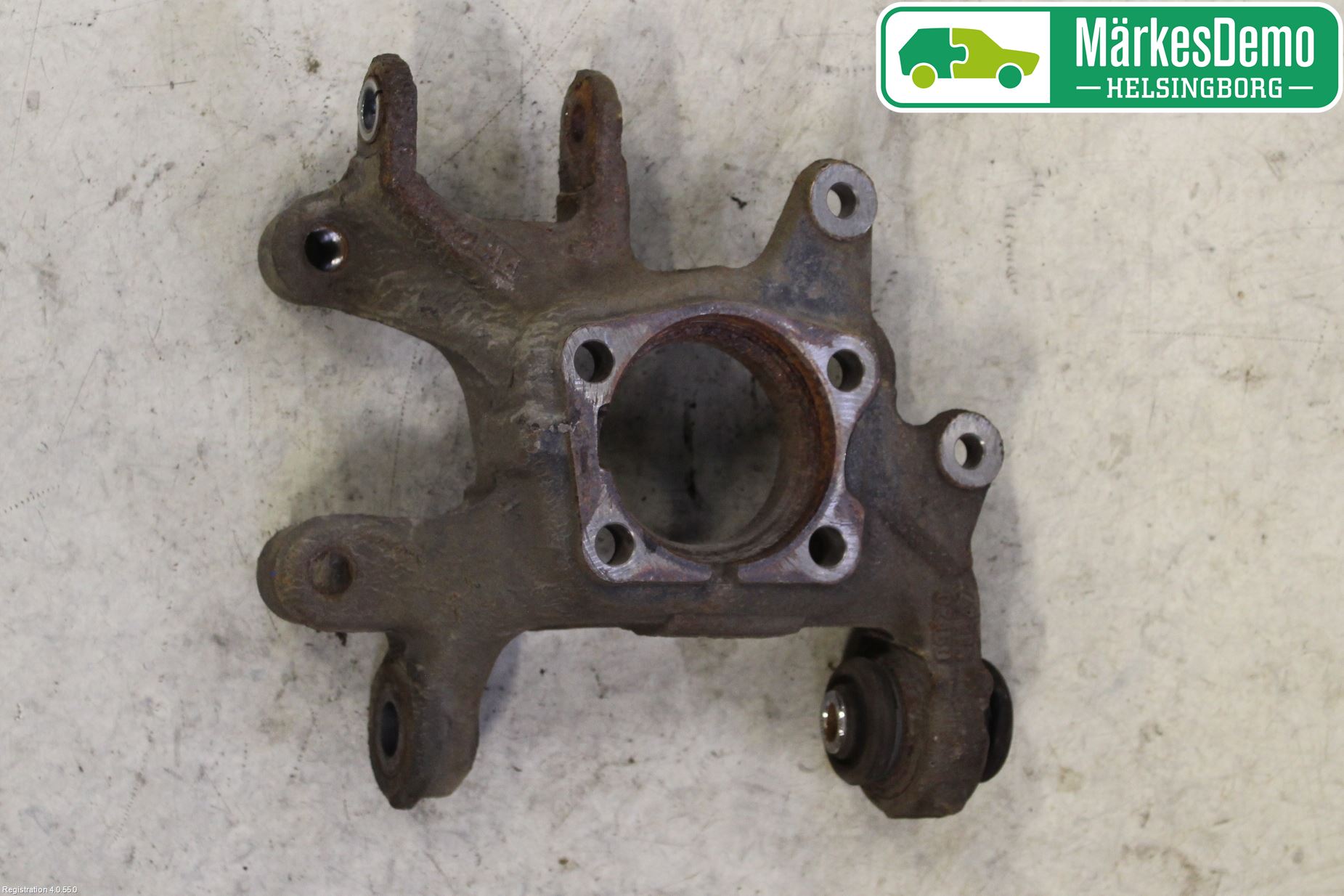 Toyota AURIS 13-19 Spindel Vb