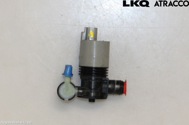 Toyota AURIS 13-19 Spylerpumpe Frontrute