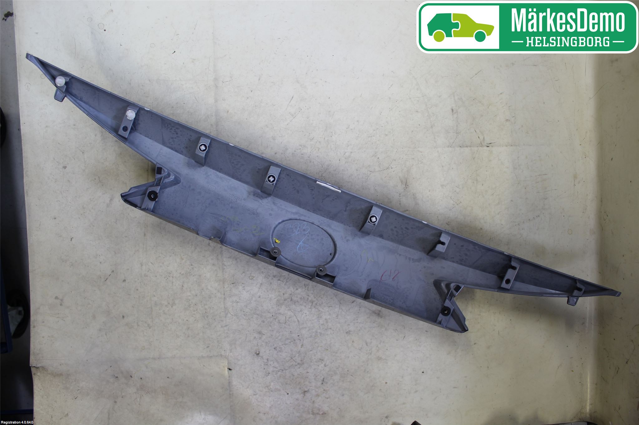 Toyota AURIS 13-19 Refleksplate - Skiltplate