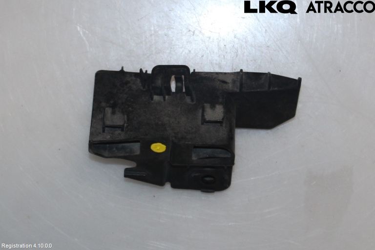 Toyota YARIS XP130 15-20 Støtfangerfeste Bak Venstre