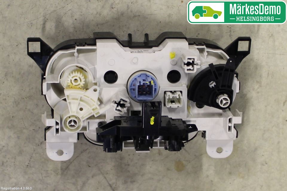Mazda 2 (DE) 08-15 Varmeapparat Panel(Regulering)