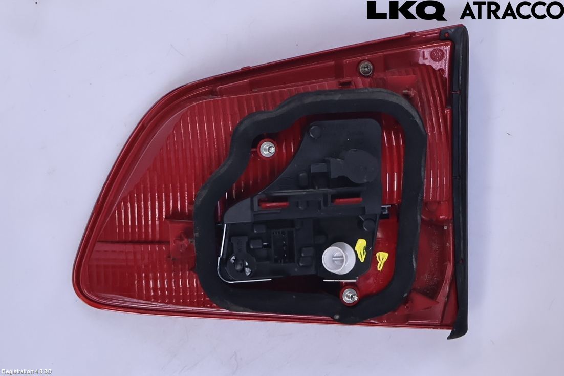Volkswagen VW TOURAN 10-15 Baklykt Venstre  På Luke(Indre