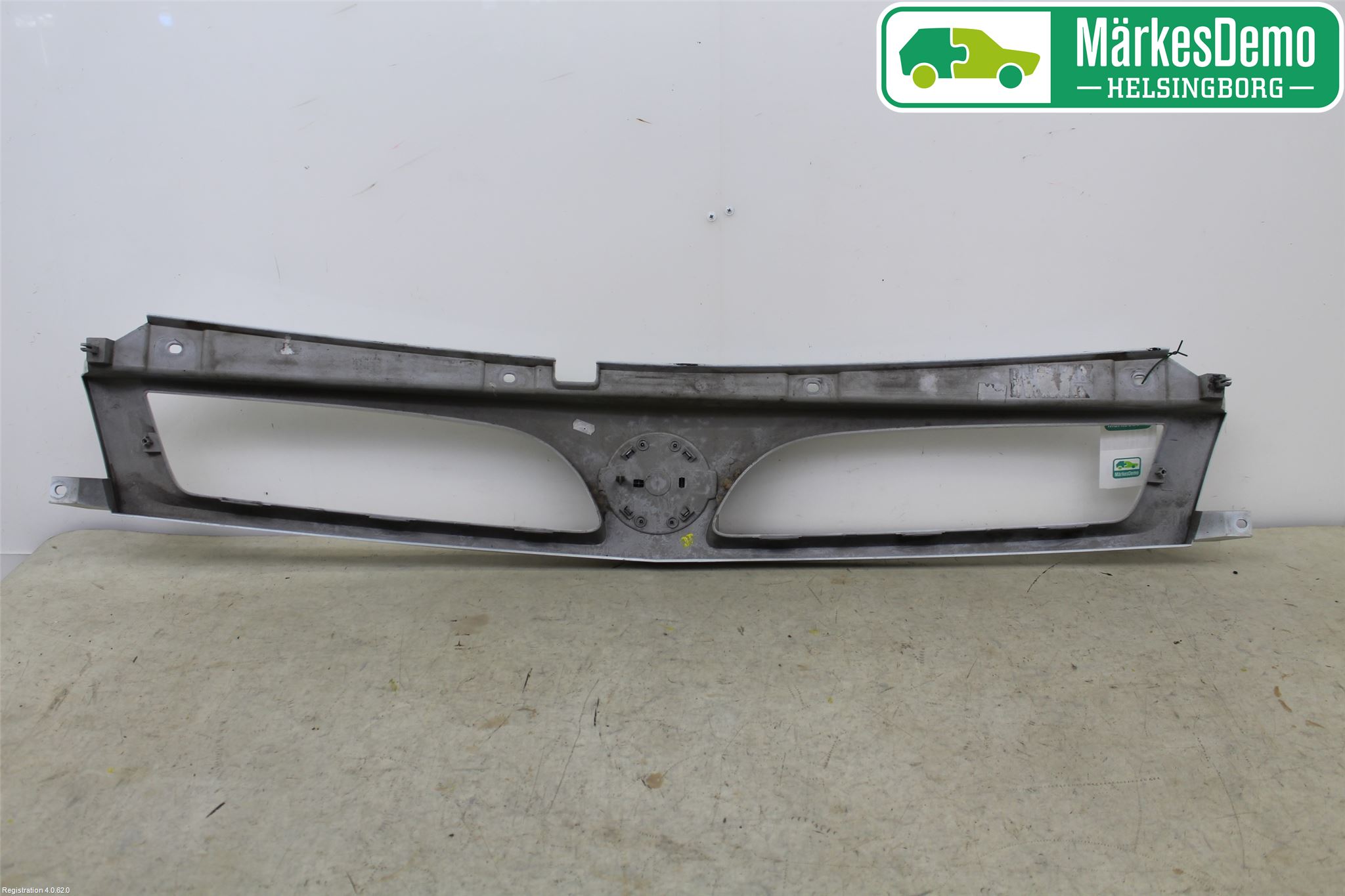 Nissan INTERSTAR 02-11 Grill Komplett