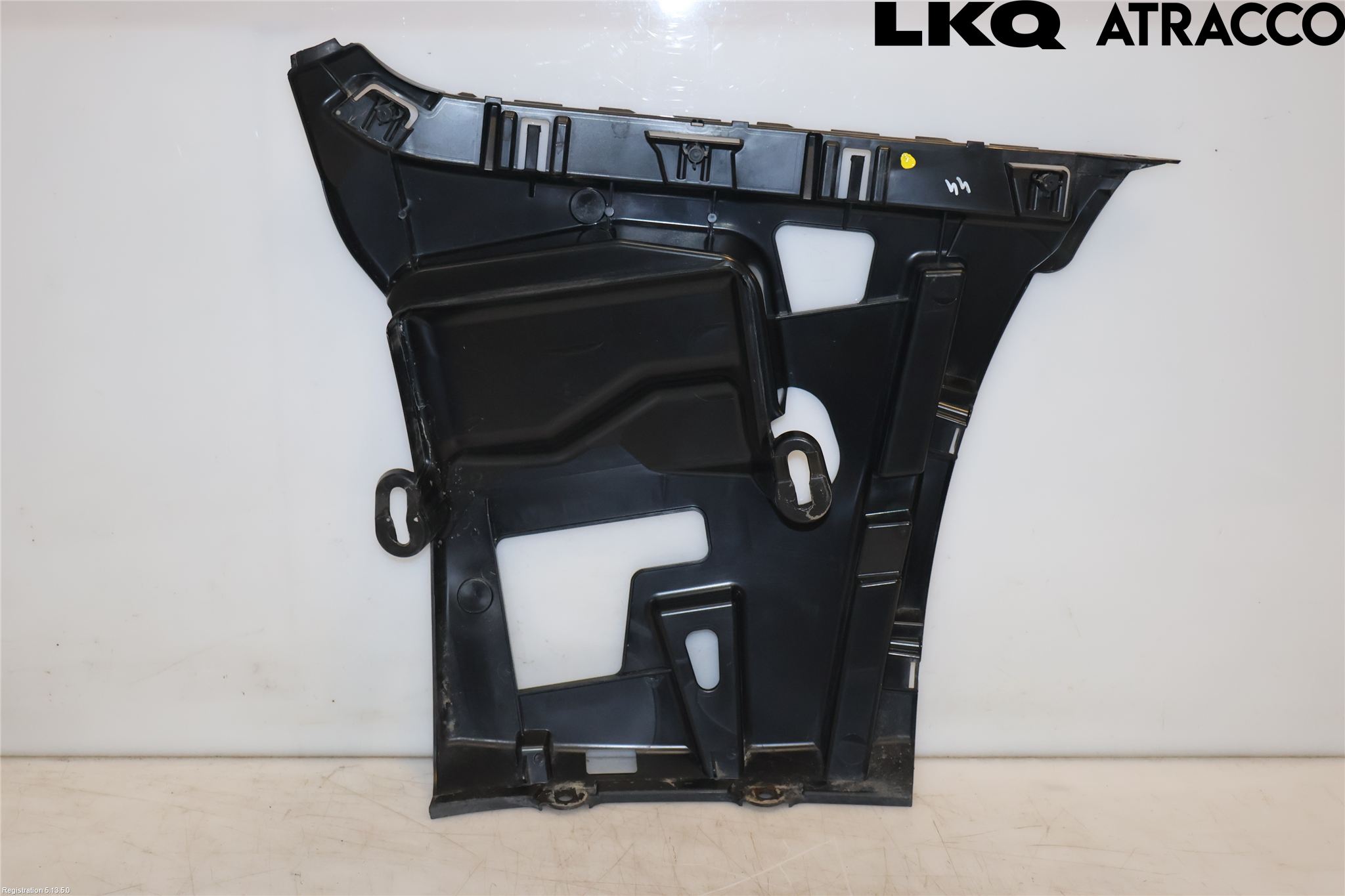 BMW 3 F30/F31/F80 12-19 Støtfangerfeste Bak Venstre