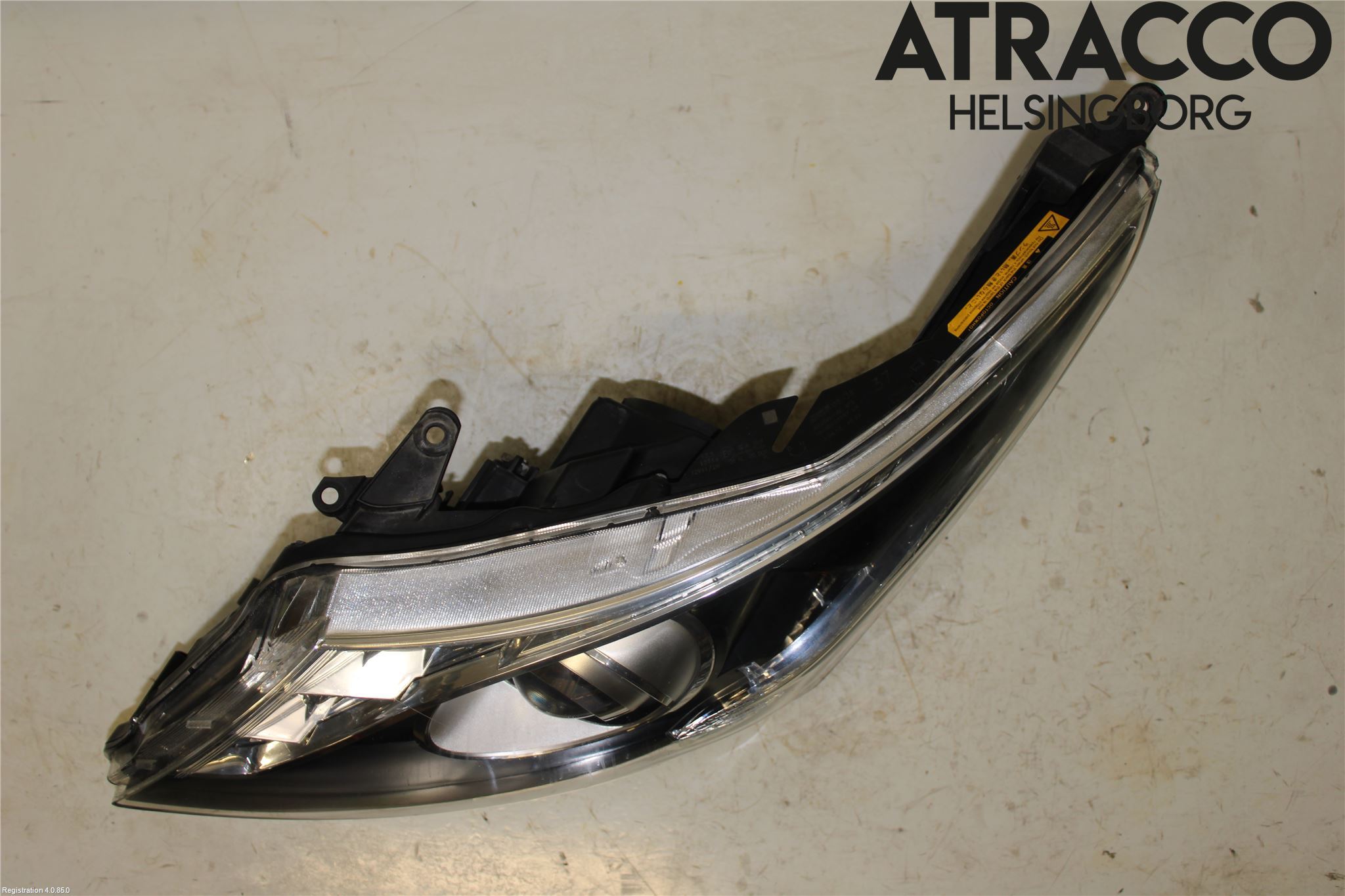 Toyota AVENSIS 09-15 Frontlykt Venstre