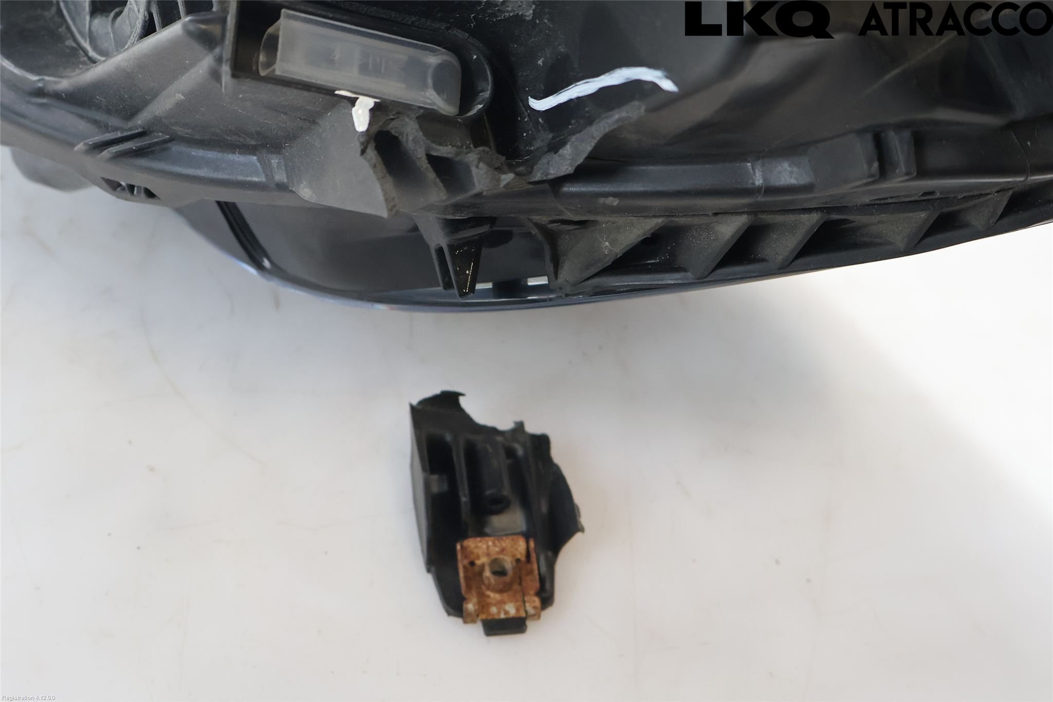 Volkswagen VW PASSAT 20-24 Frontlykt Høyre