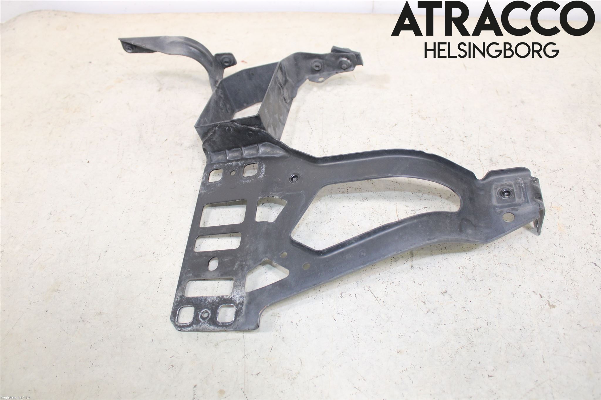 BMW 5 E60/61 Sed/Tou 02-10 Frontlykt Holder-Feste