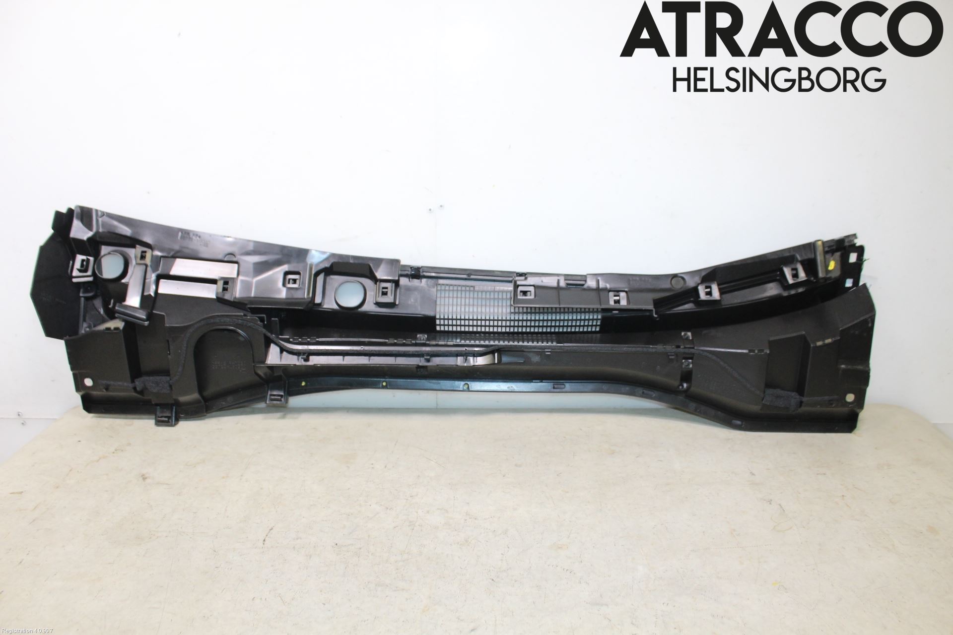 Toyota COROLLA CROSS XG10 22- Visker Deksel-Grill-Under Frr