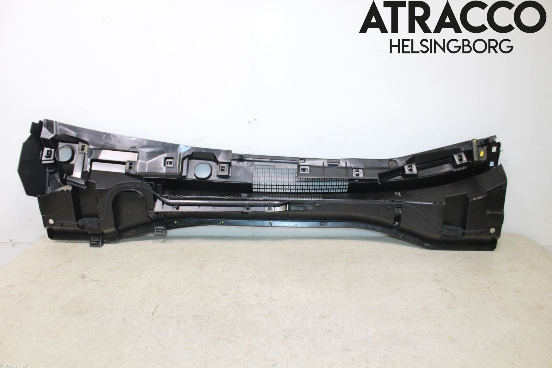 Toyota COROLLA CROSS XG10 22- Visker Deksel-Grill-Under Frr