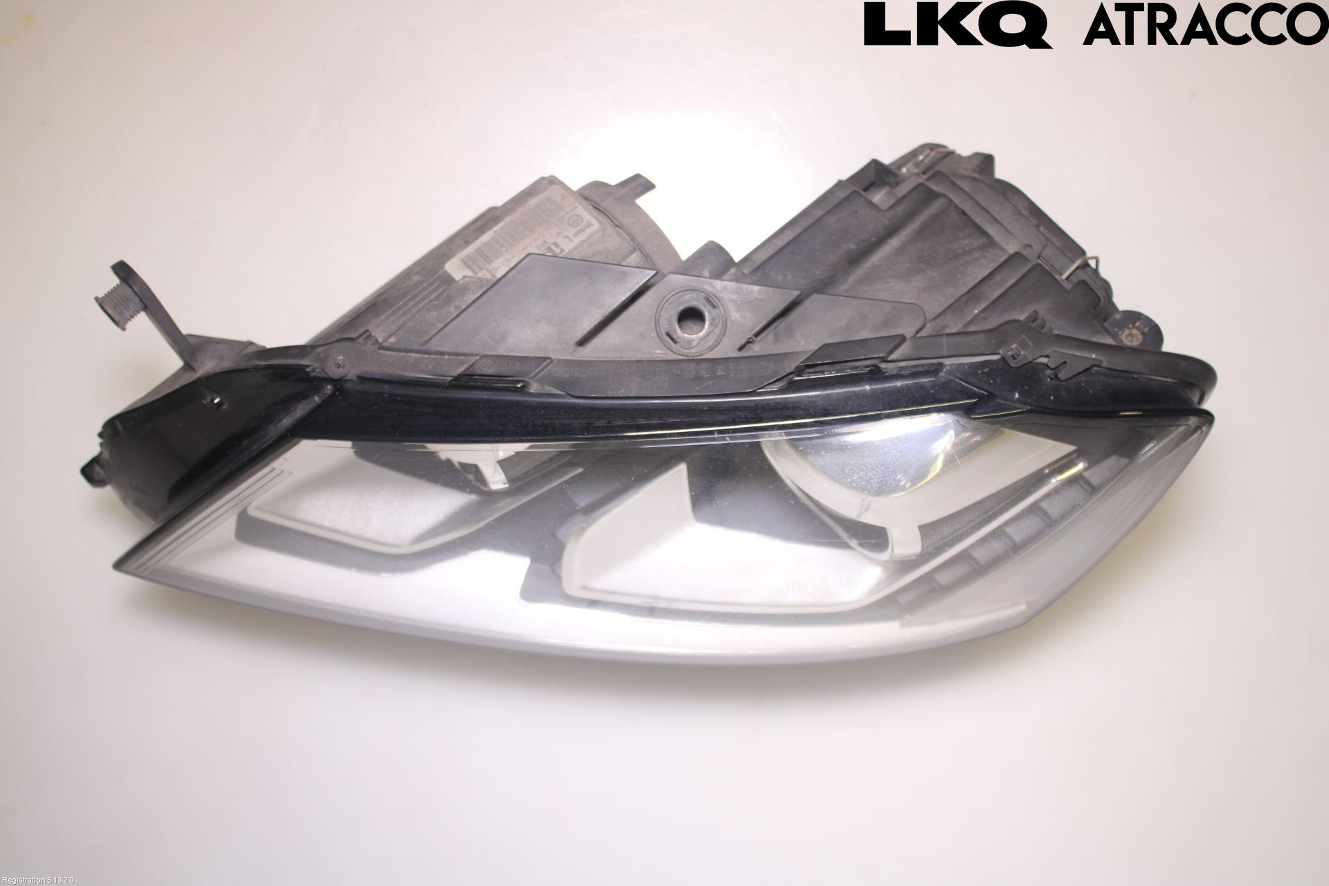 Volkswagen VW PASSAT 11-14 Frontlykt Venstre