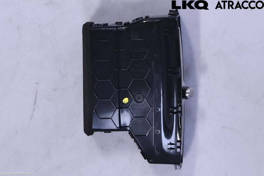 Volvo V60 CROSS COUNTRY 19- Dashbord Kanal - Dyse