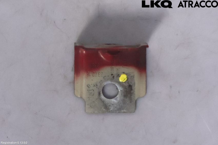 Volkswagen VW PASSAT 15-19 Frontskjermfeste Venstre