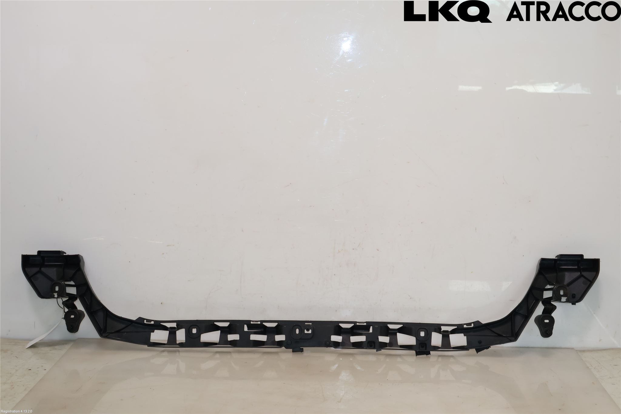Jaguar XE (X760) 15-24 Støtfanger Bak Midt Del