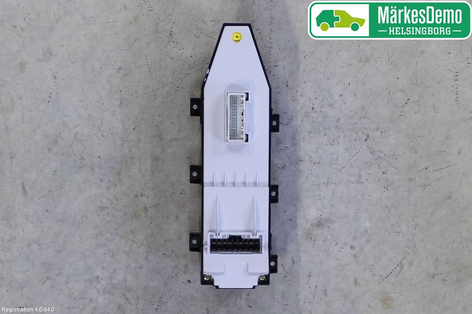 Hyundai SANTA FE 13-18 Bryter Vindusheis