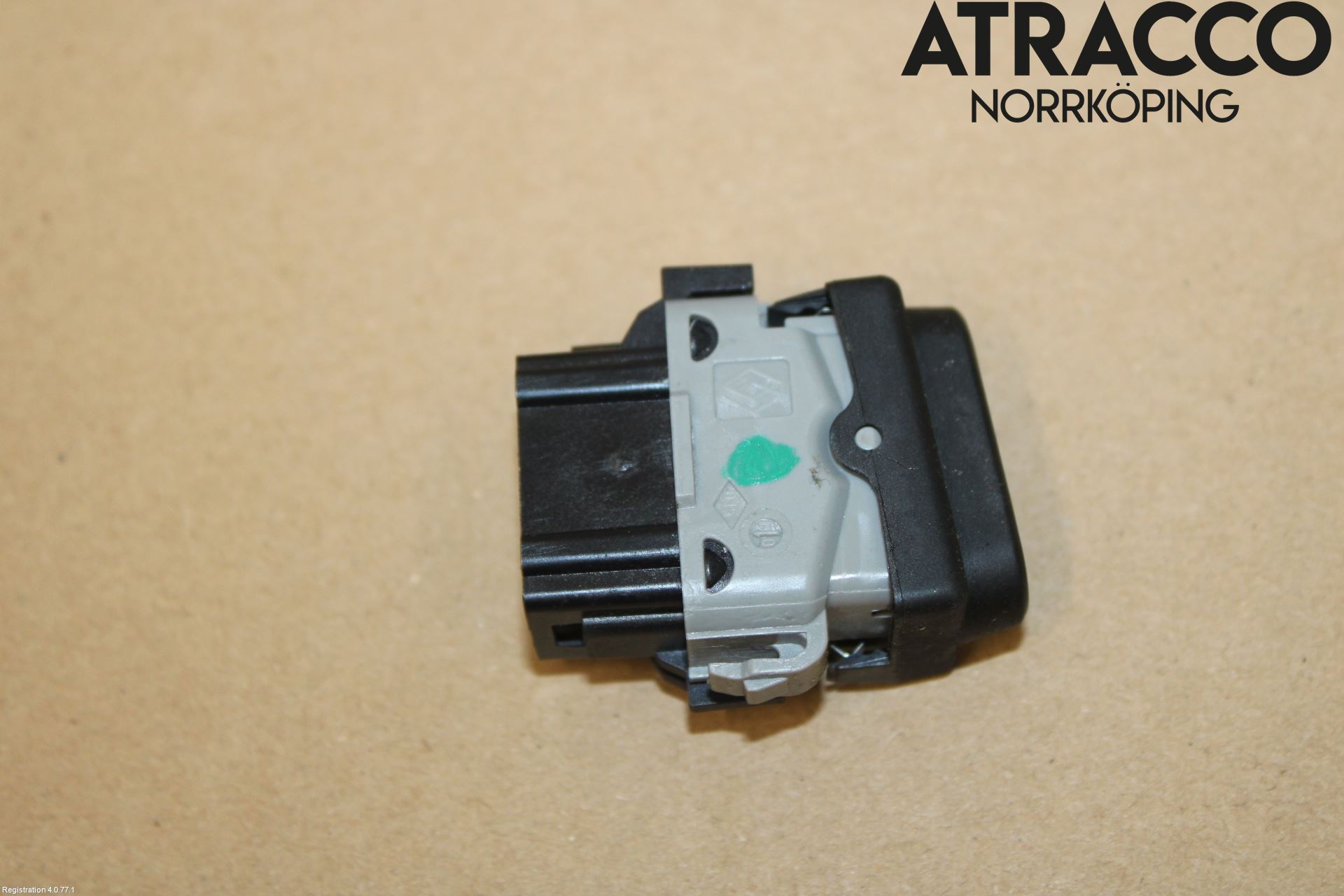 Nissan QASHQAI+2  08-10 Bryter Varmesete