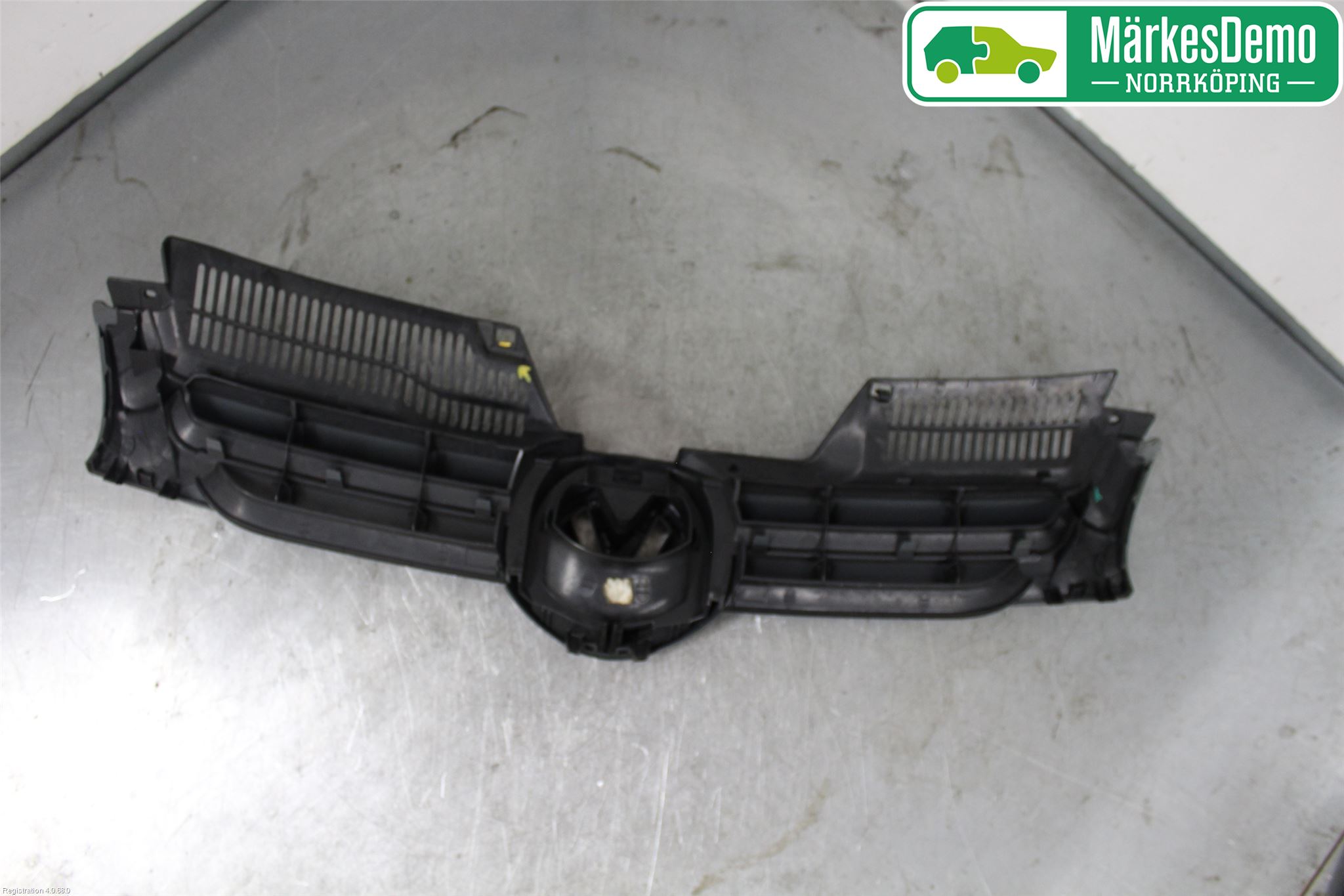Volkswagen VW GOLF V 04-09 Grill Komplett