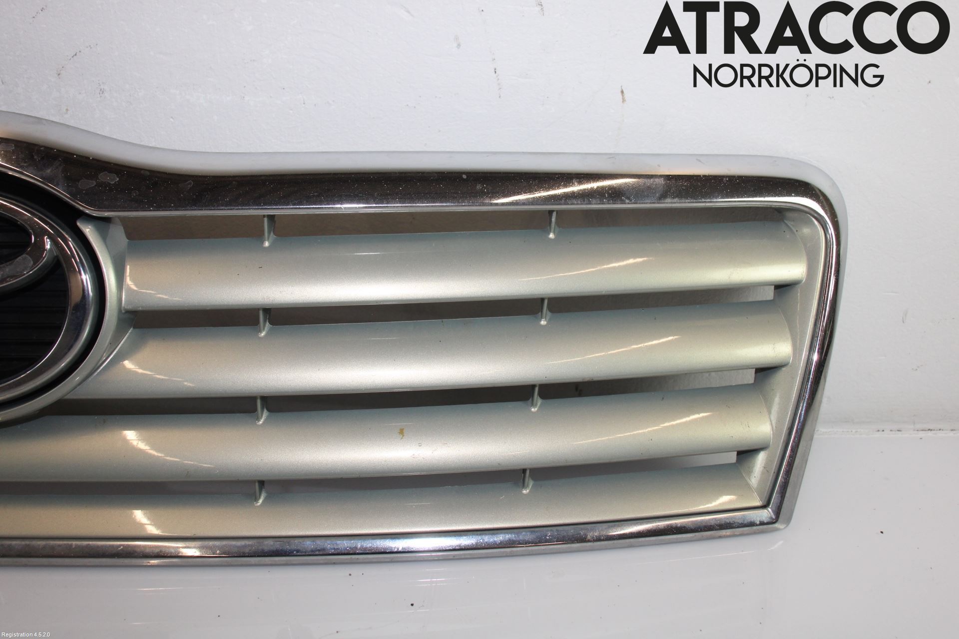 Toyota AVENSIS 03-06 Grill Komplett