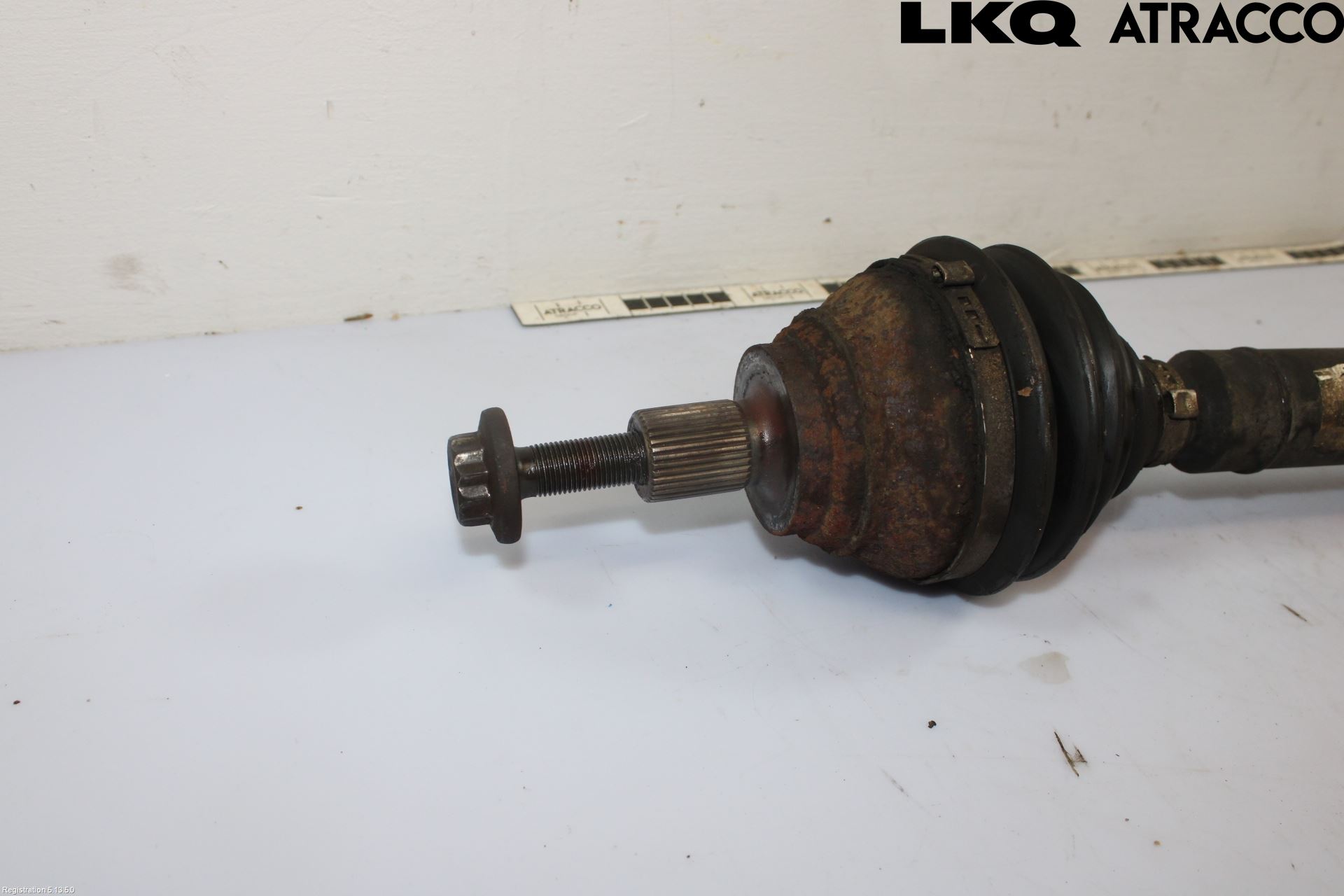 Volkswagen VW PASSAT 05-11 Drivaksel Foran Kompl Høyre