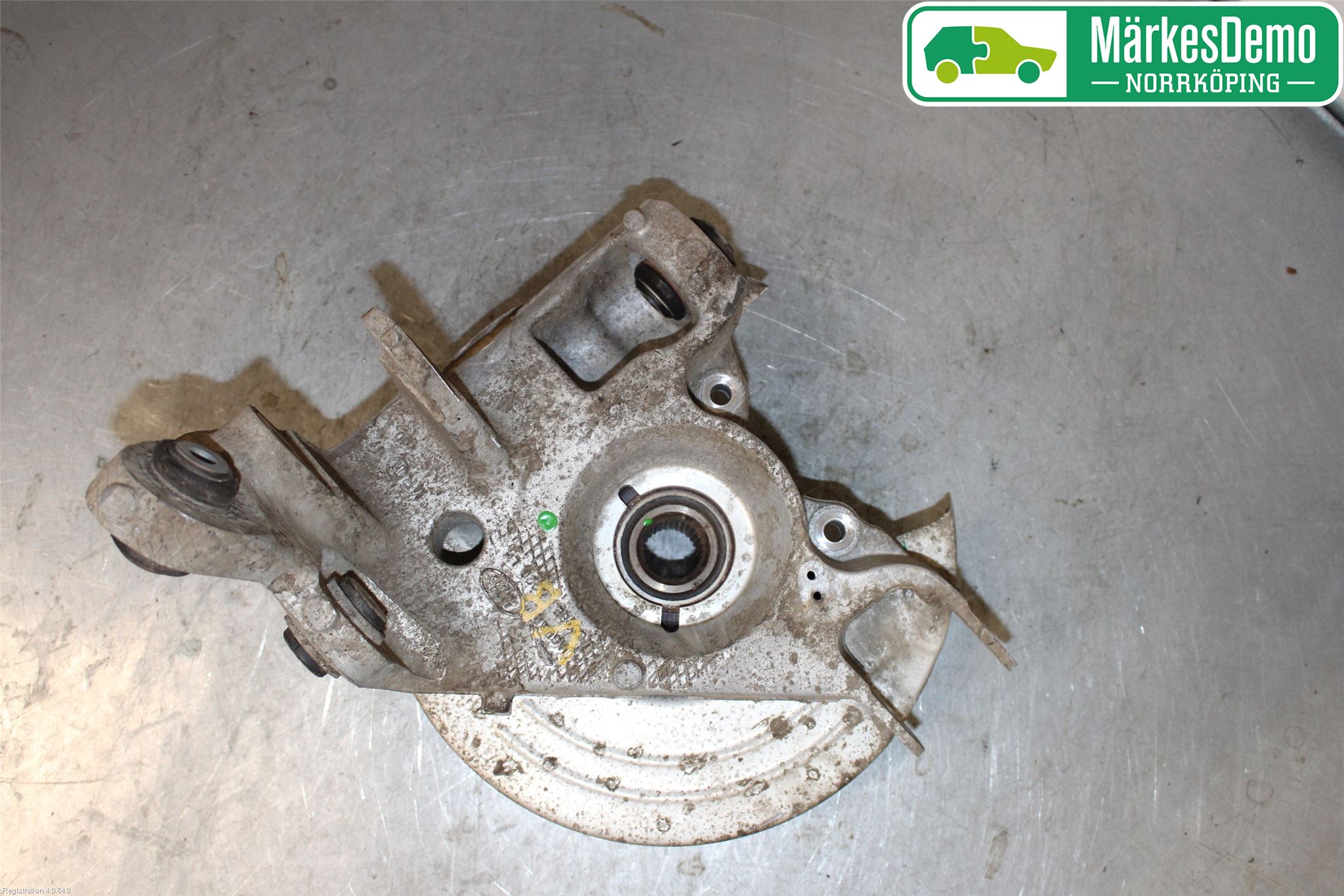 Jaguar XE (X760) 15-24 Spindel Vb