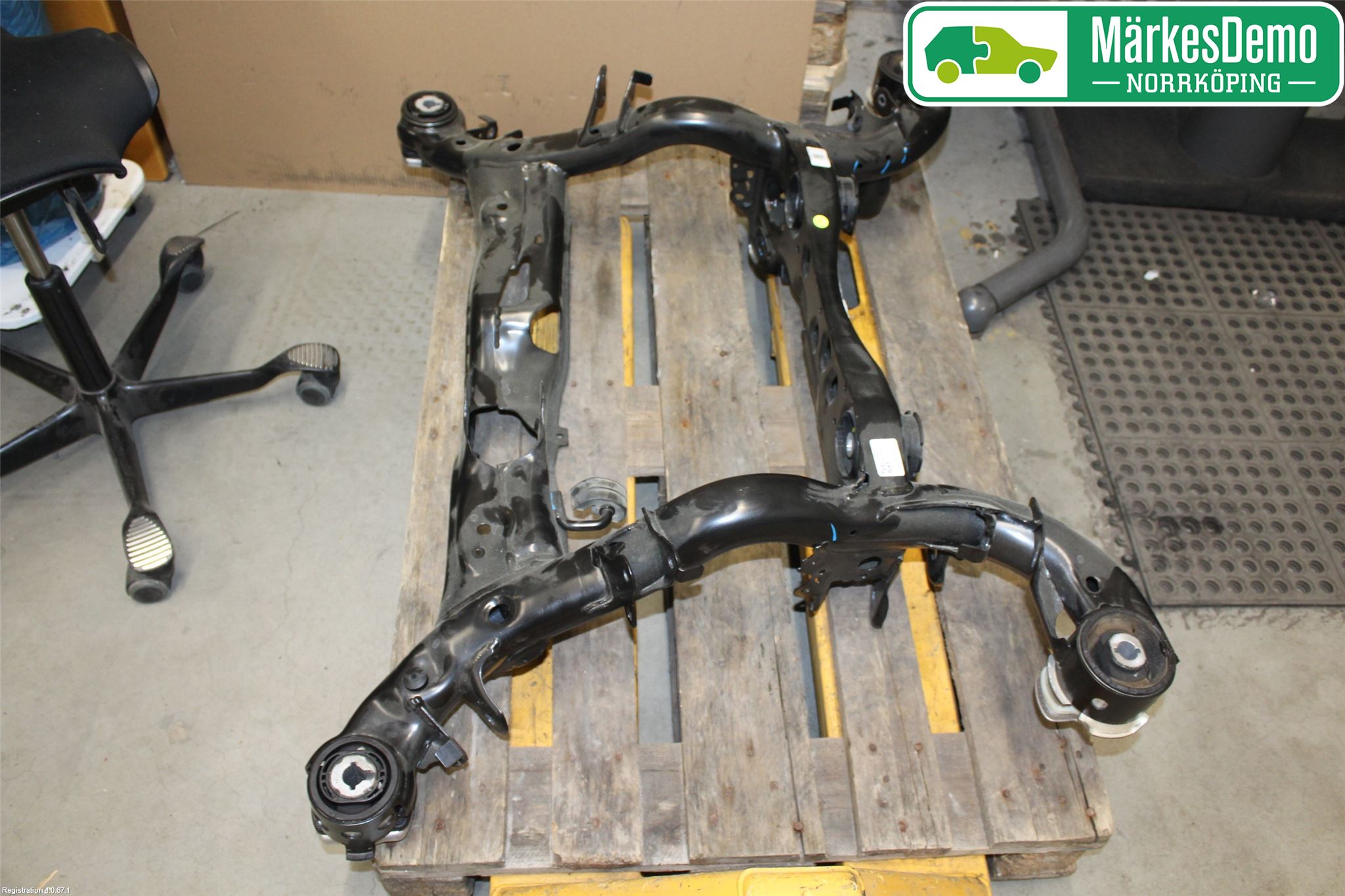 Audi Q5/SQ5 17- Bakaksel Feste Travers-Ramme
