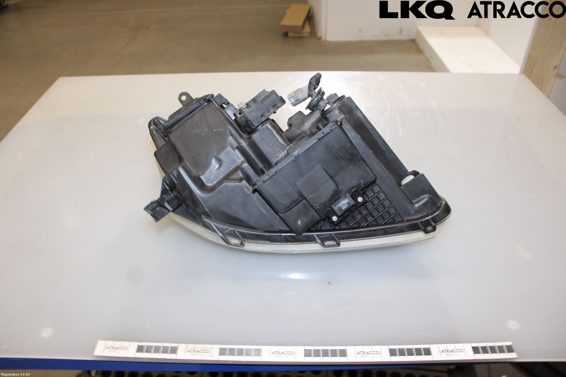 Toyota AVENSIS 03-06 Frontlykt Venstre