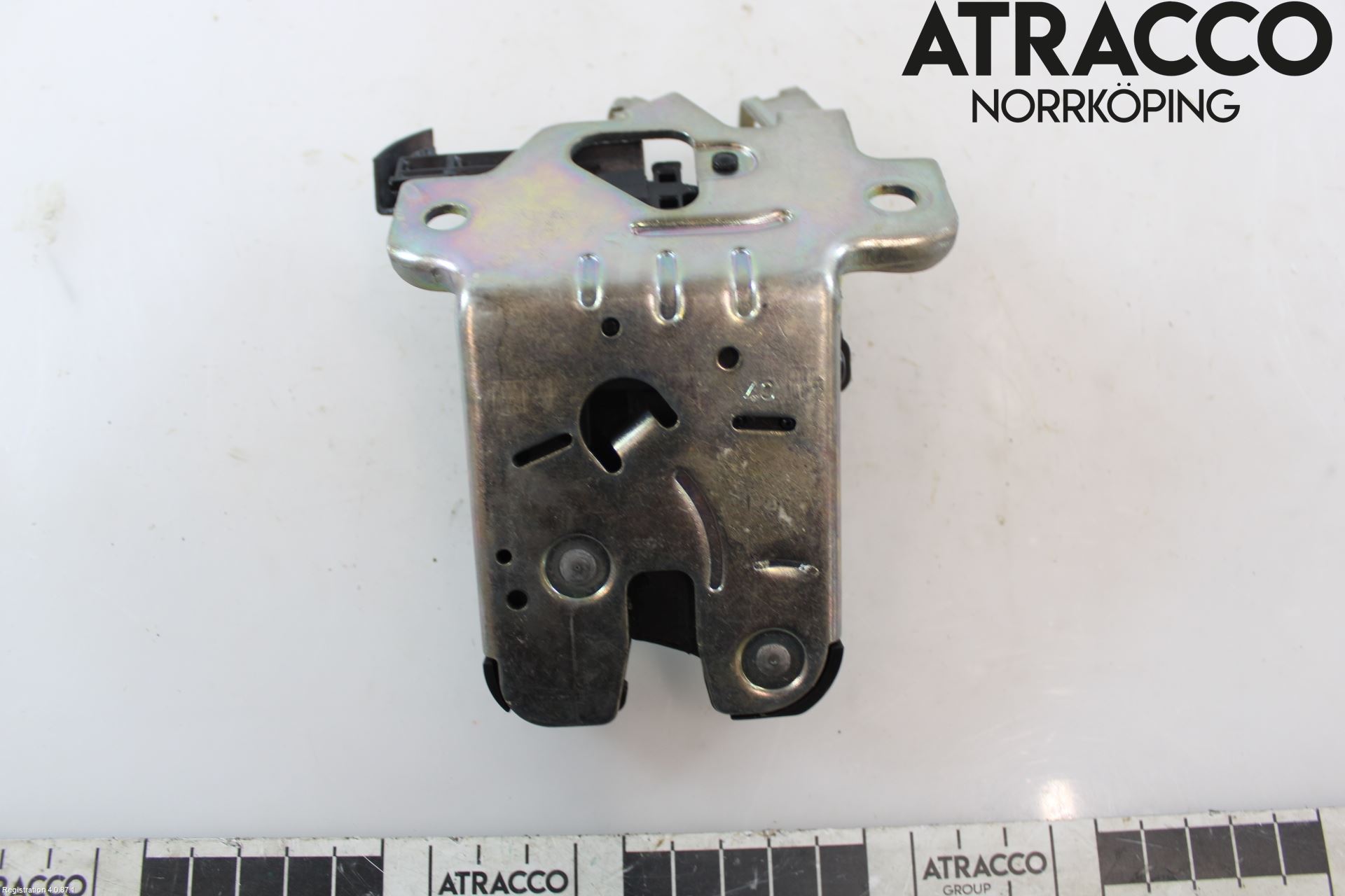 Audi A4/S4 B9 16-19 Bakluke-Lokk Låsekasse