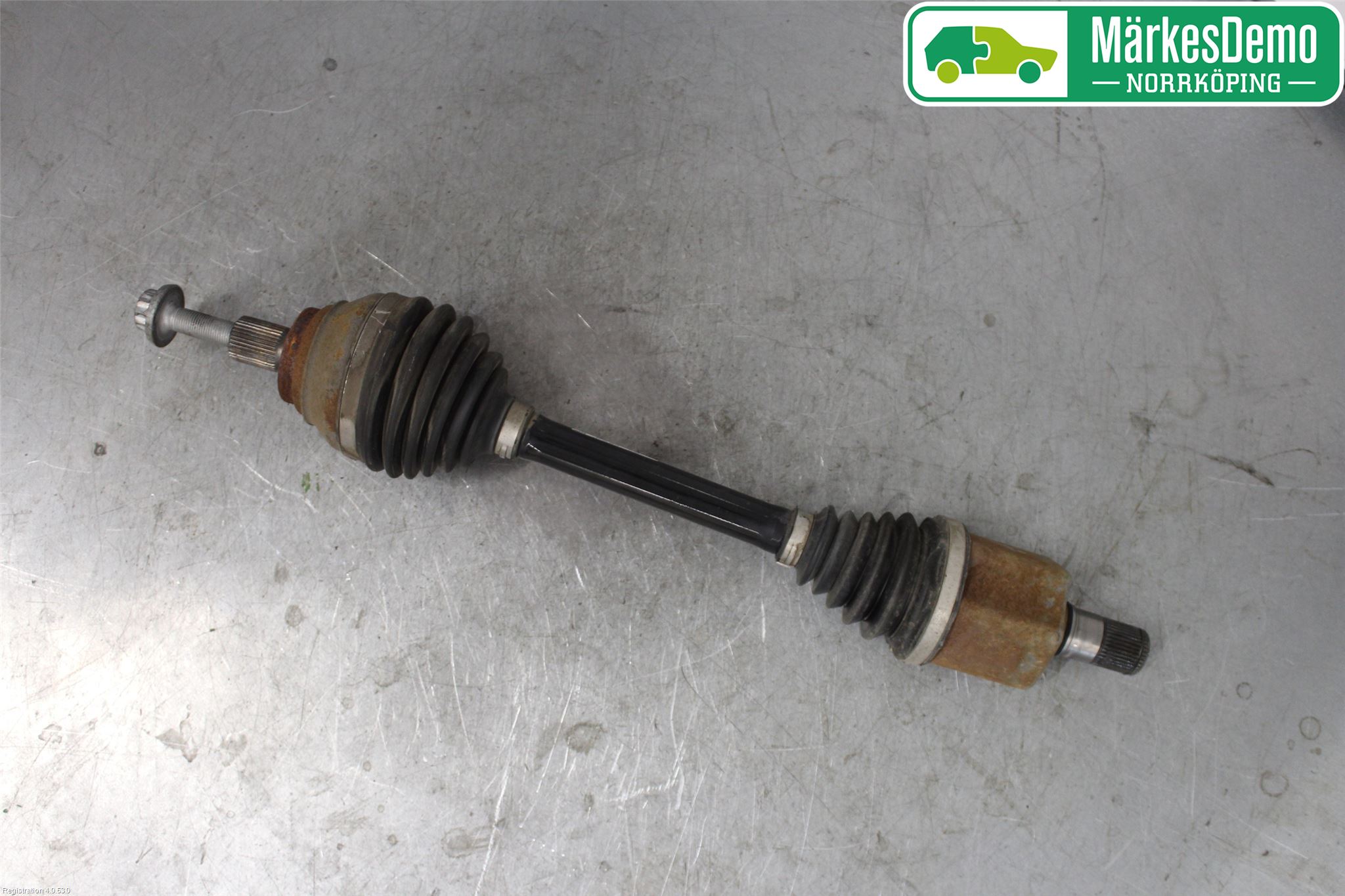 Volkswagen VW PASSAT 15-19 Drivaksel Foran Kompl Venstre