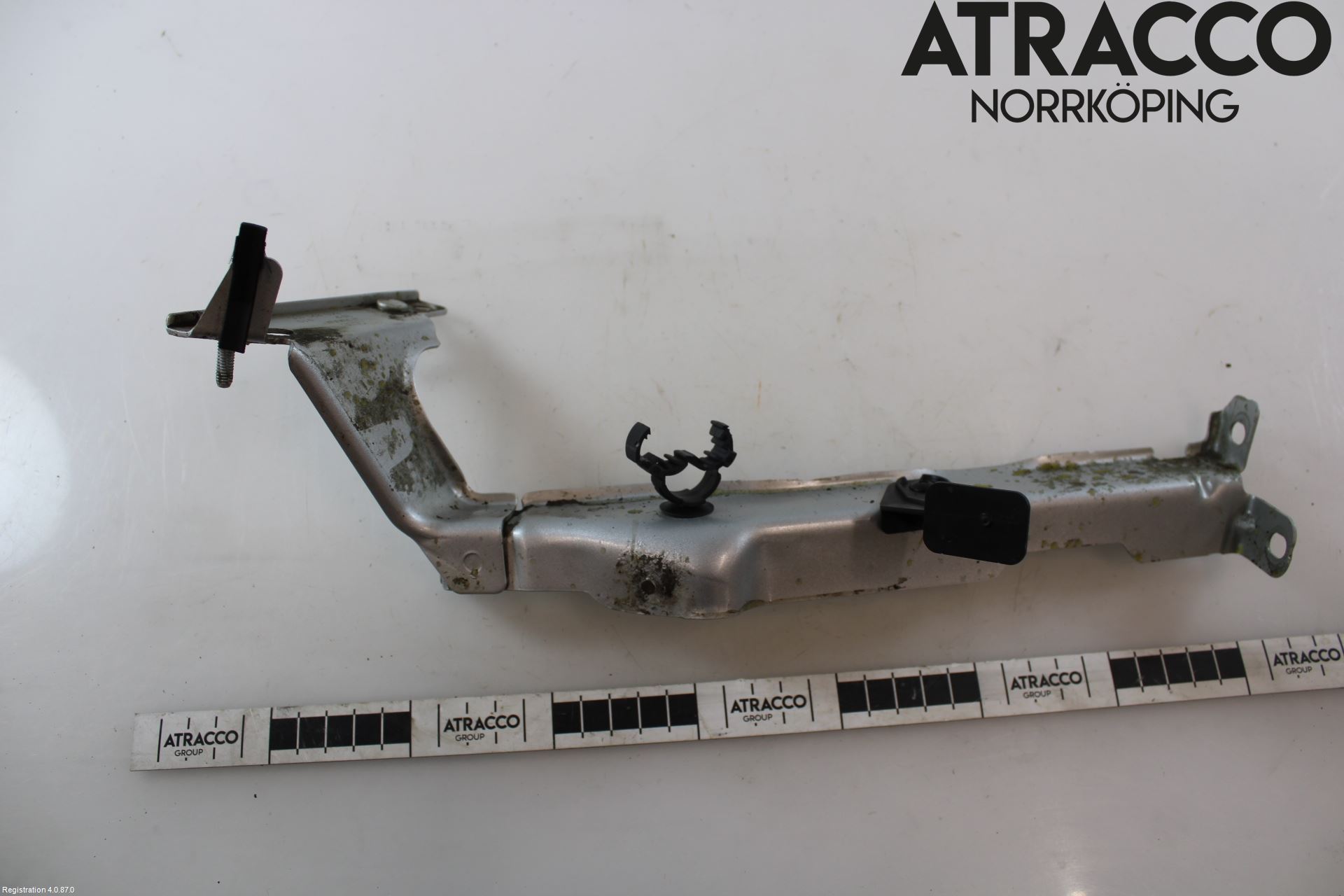 Audi A4/S4 08-11 Frontskjermfeste Venstre