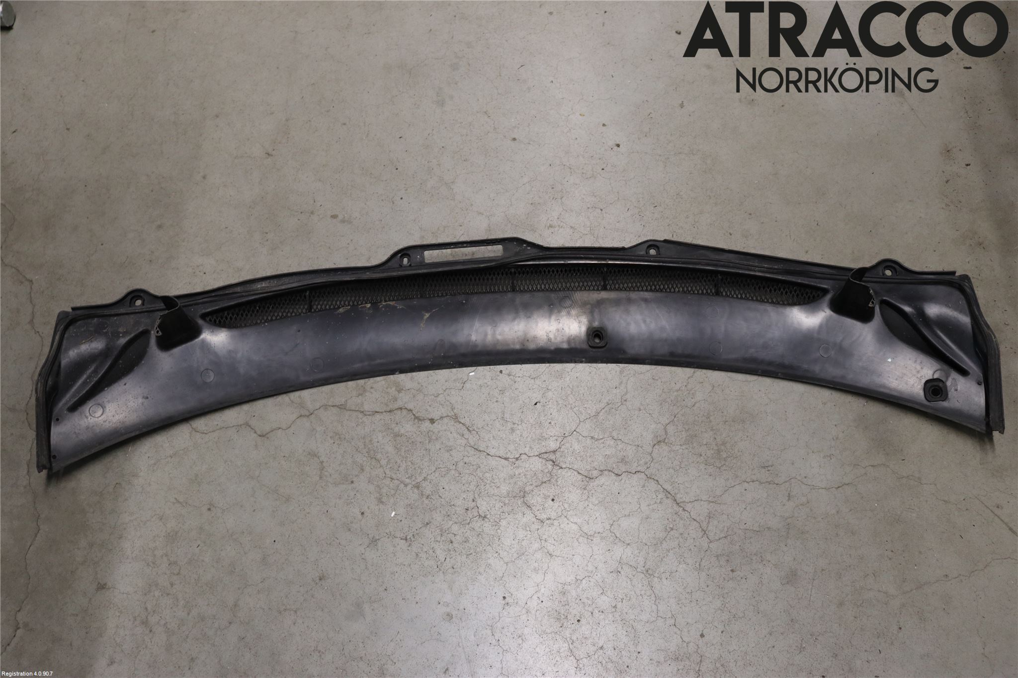 Volvo XC70 01-04 Visker Deksel-Grill-Under Frr