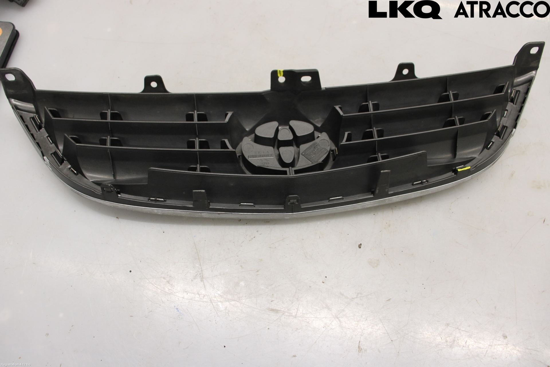 Toyota AVENSIS 98-02 Grill Komplett