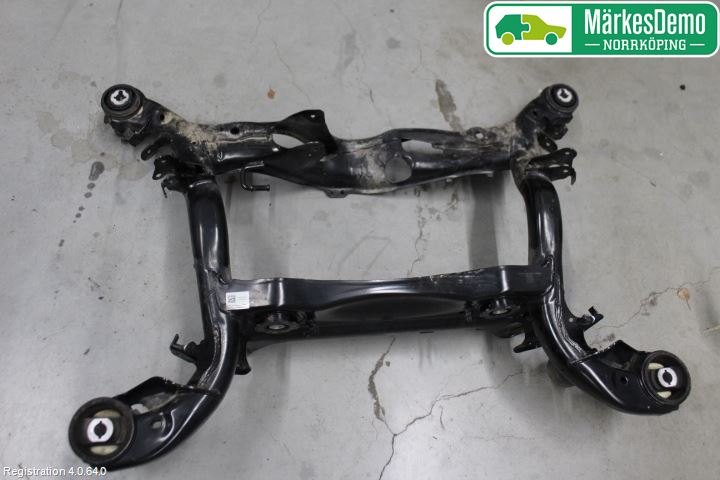 Audi A6 F2/C8 19- Bakaksel Feste Travers-Ramme