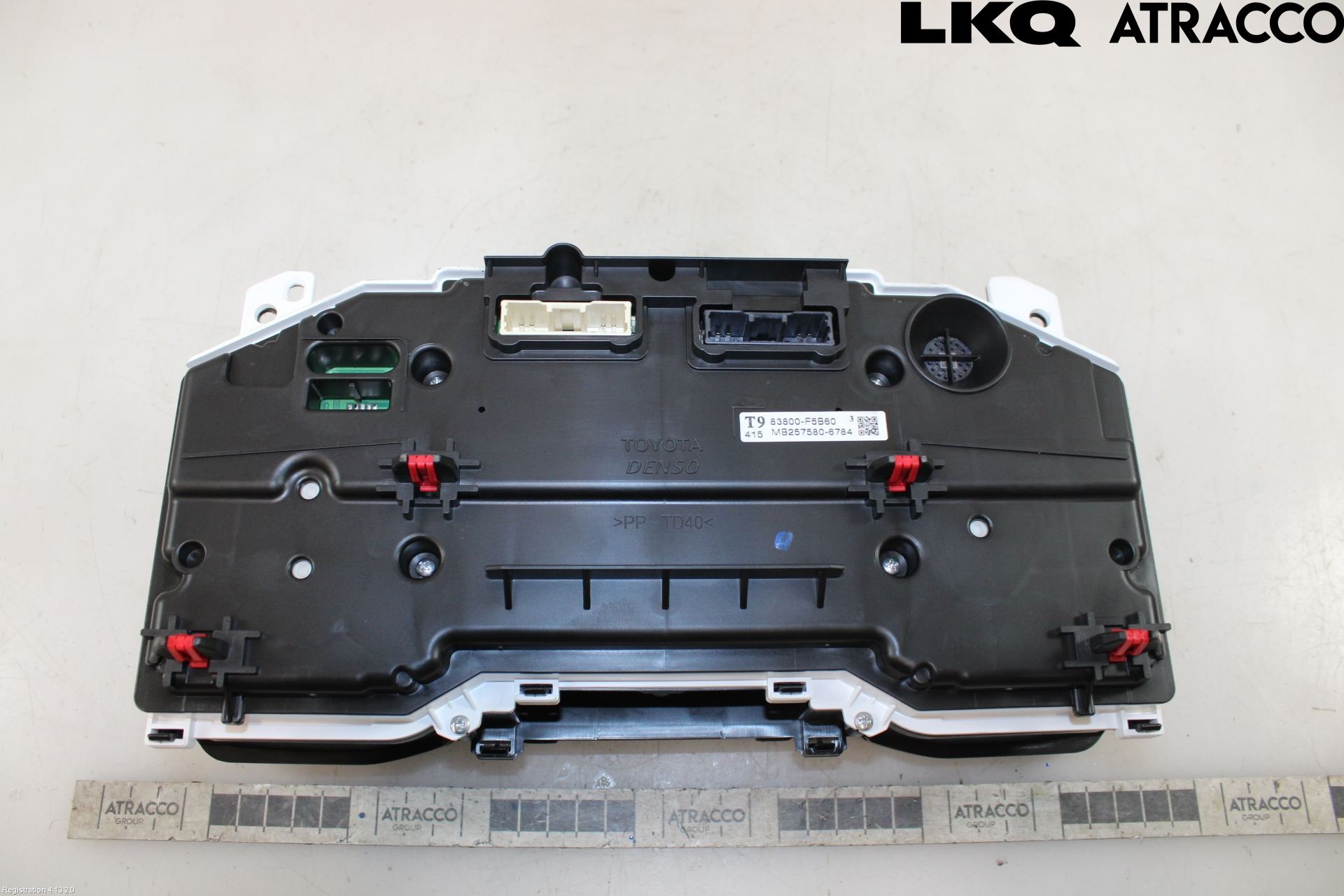 Toyota YARIS CROSS XP21 21- Instr Kombinert