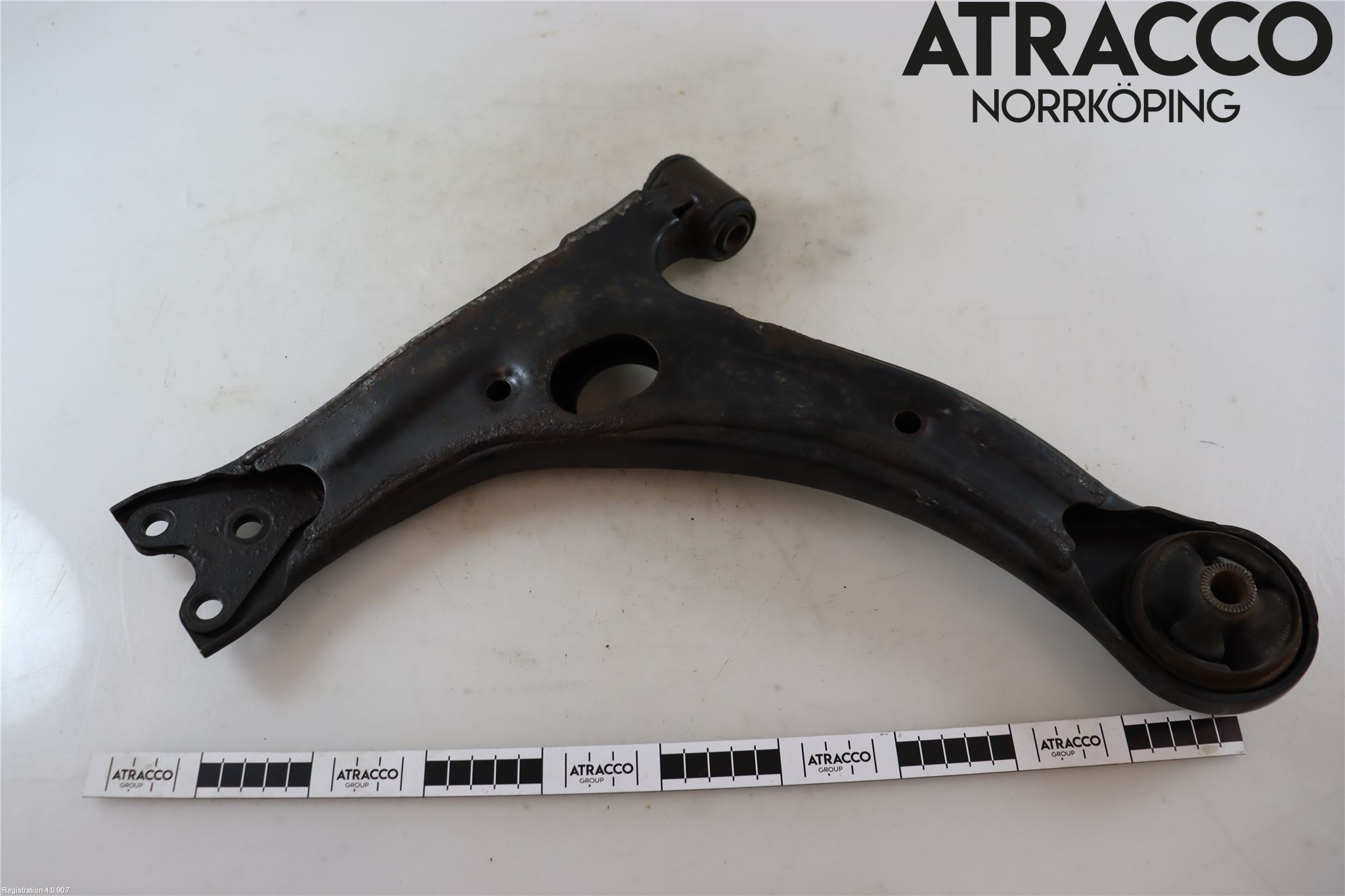 Toyota COROLLA VERSO 04-07 Bærearm Foran Høyre Nedre