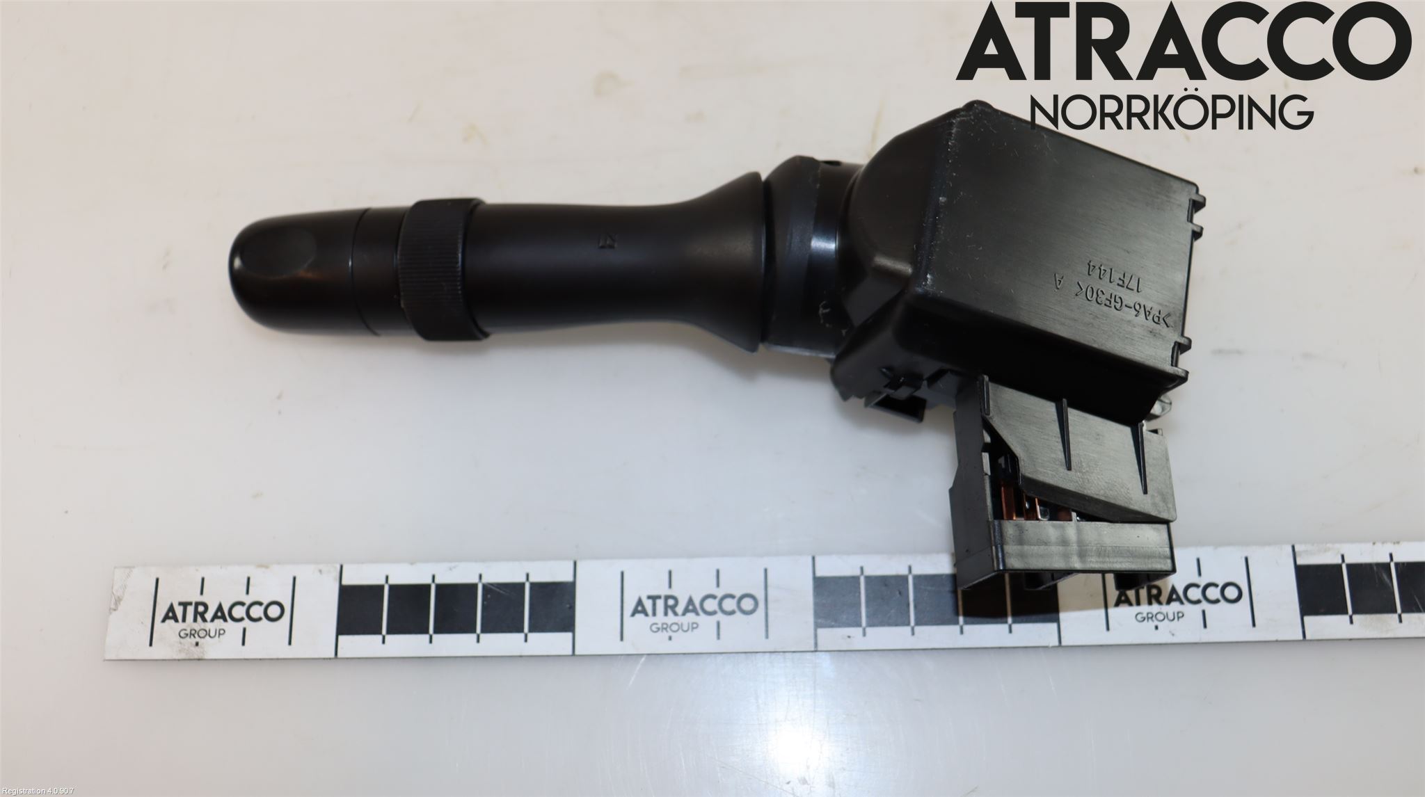 Toyota AVENSIS 09-15 Bryter Ratt Visker - Spyler