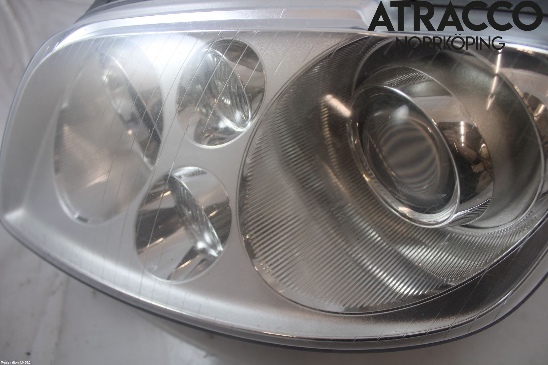 Volkswagen VW TOURAN 03-10 Frontlykt Venstre