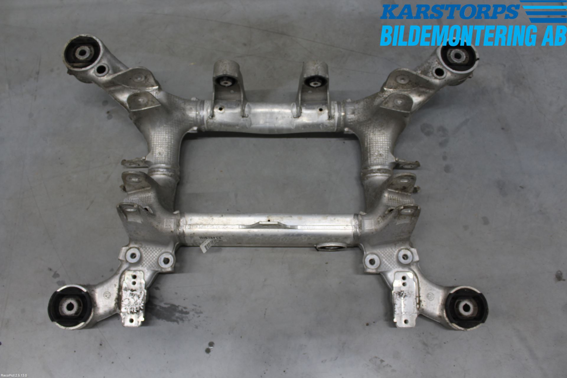 BMW 5 F10/F11/F18 09-17 Bakaksel Feste Travers-Ramme