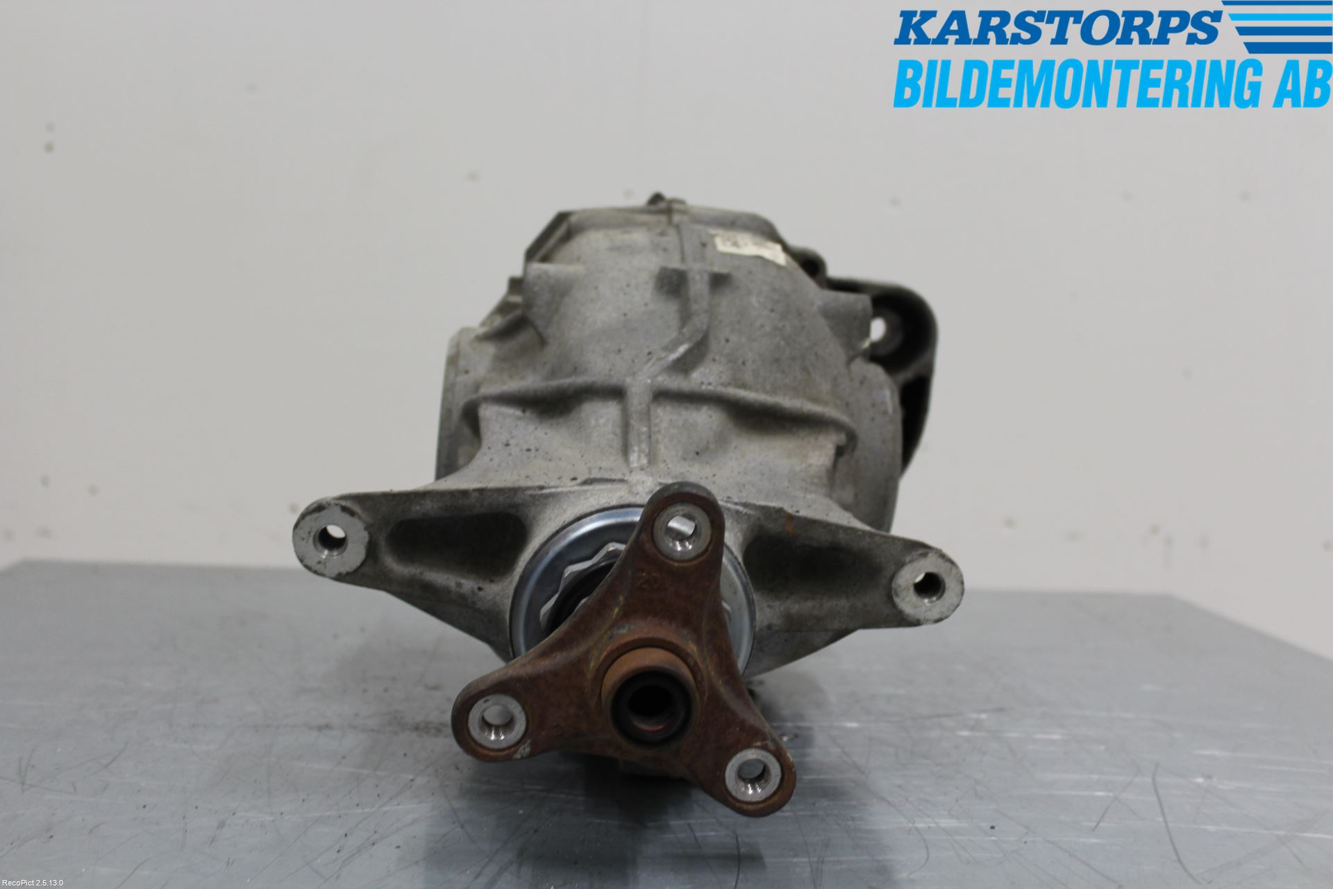 BMW 5 F10/F11/F18 09-17 Bakaksel Kardang Bak -Diff