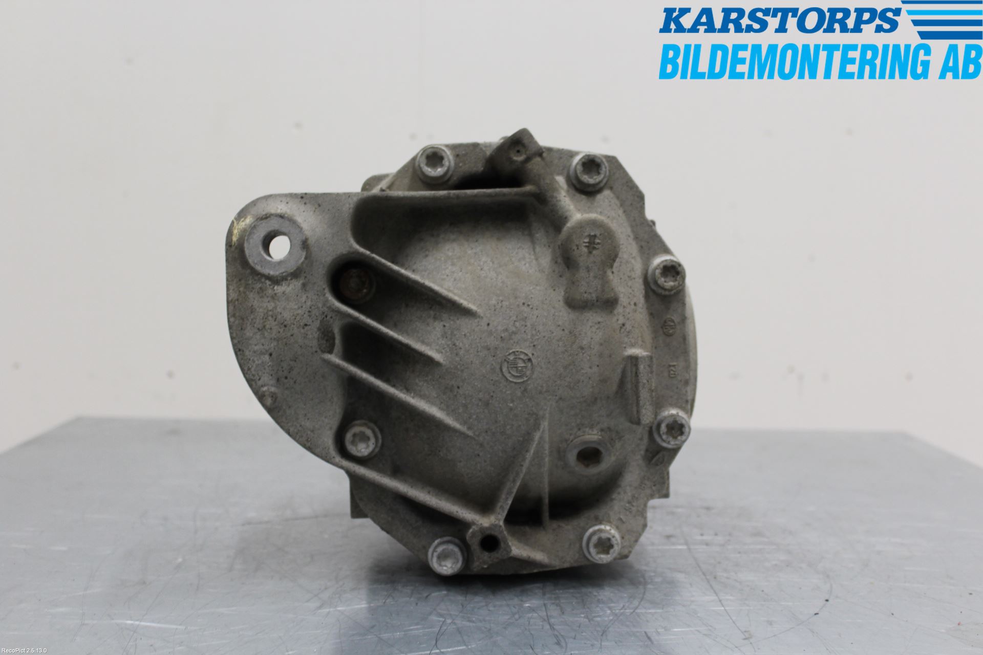 BMW 5 F10/F11/F18 09-17 Bakaksel Kardang Bak -Diff