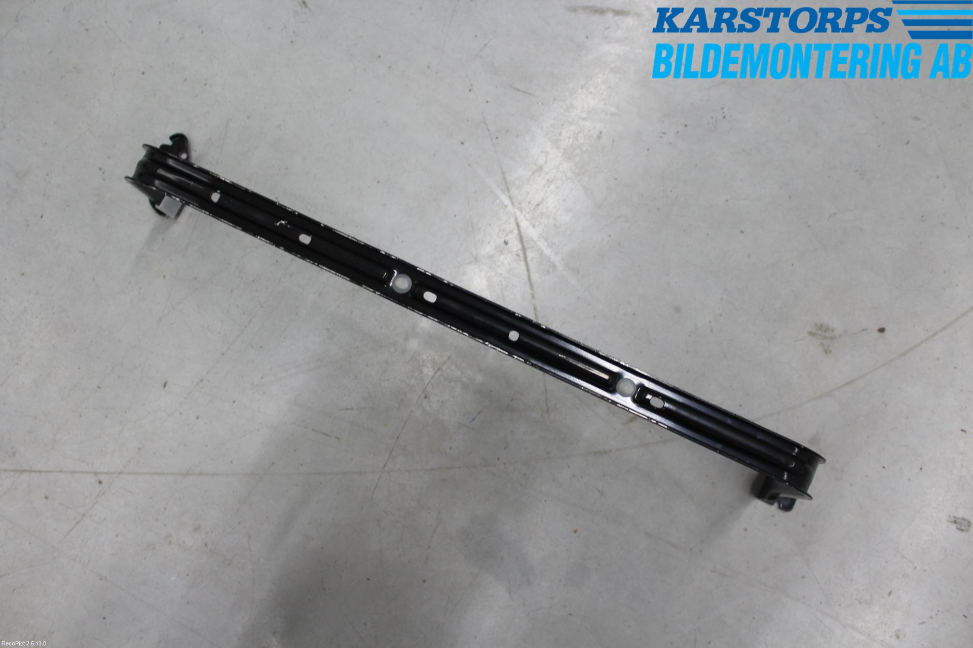 Volvo V40 12-19 Drivstofftank Bånd-Feste