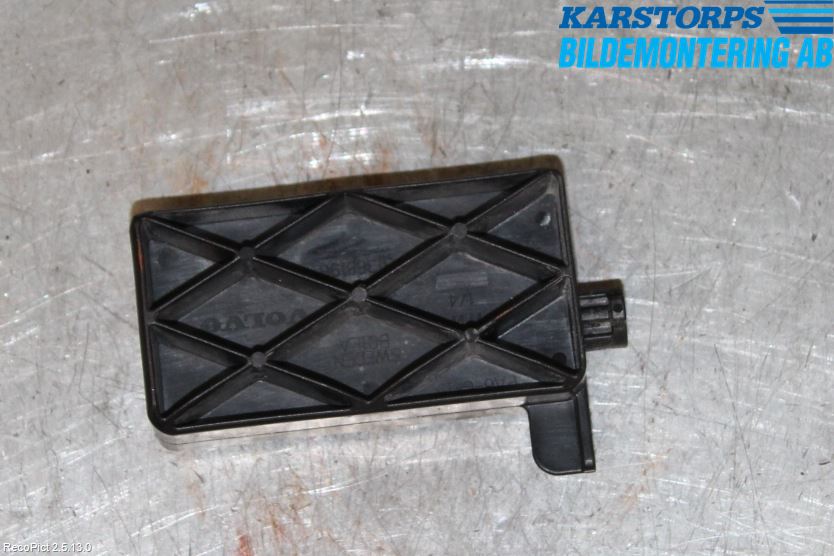 Volvo XC70 14-16 Radiator Feste - Ramme - Bjelk