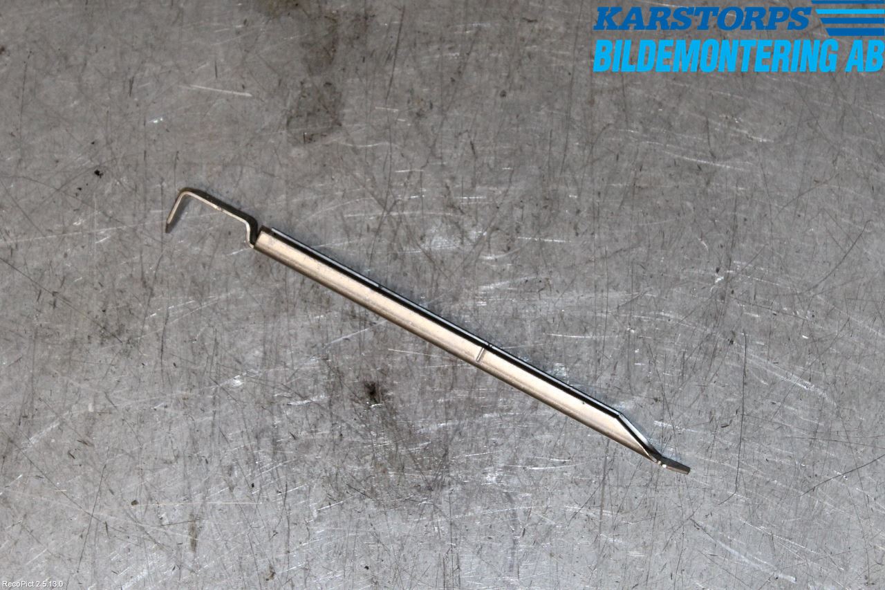 Volvo V50 08-12 Frontlykt Holder-Feste