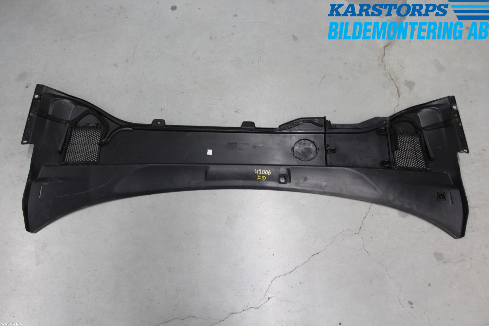 Volvo XC70 08-13 Visker Deksel-Grill-Under Frr
